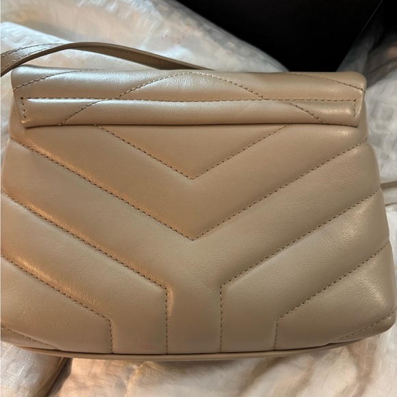 SAINT LAURENT

Calfskin Y Quilted Monogram Toy Loulou Crossbody Bag Dark Beige - Picture 8 of 11